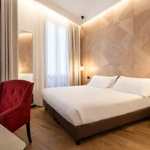 https://london-hotel.it-lombardy.com